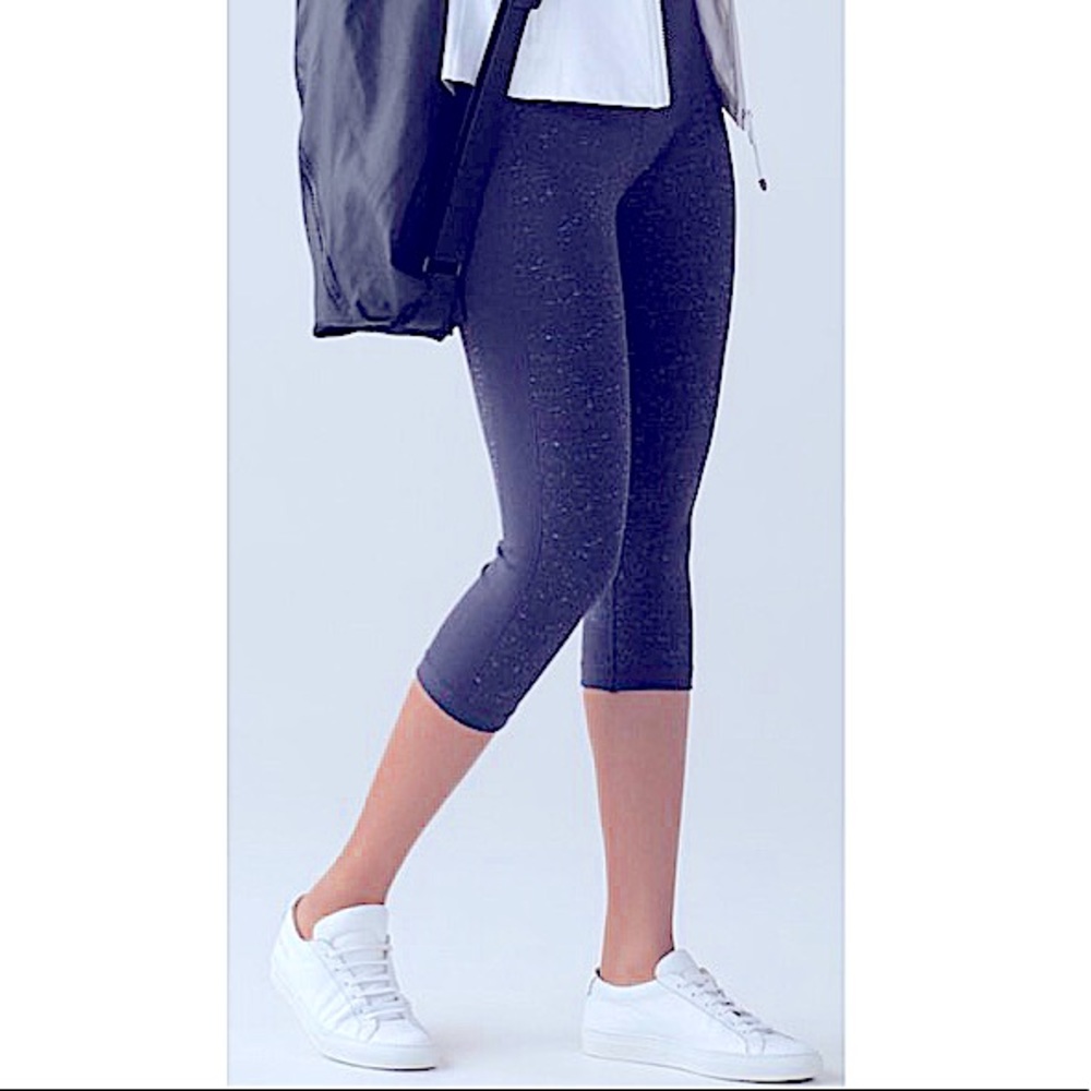 lululemon Free To Flow Crop 17”